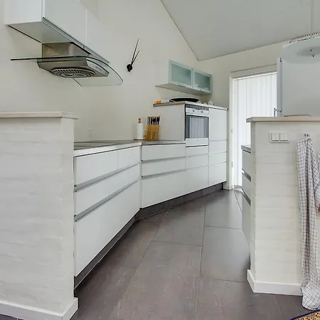 Three-bedroom Holiday In Hals