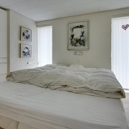 Three-bedroom Holiday In * Hals