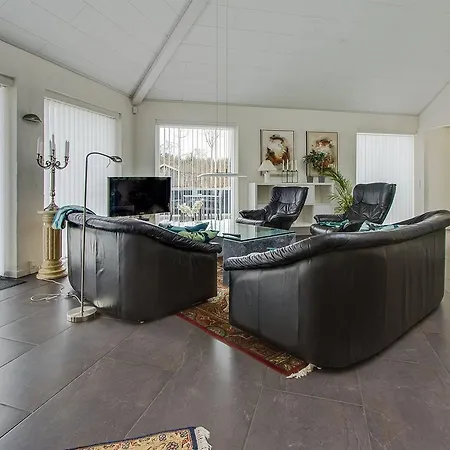 Three-bedroom Holiday In Hals